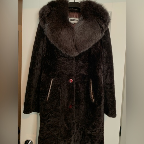 Elegant and Warm Genuine Fur & Lambskin Coat – Size M (Fits S) - Picture 3 of 13